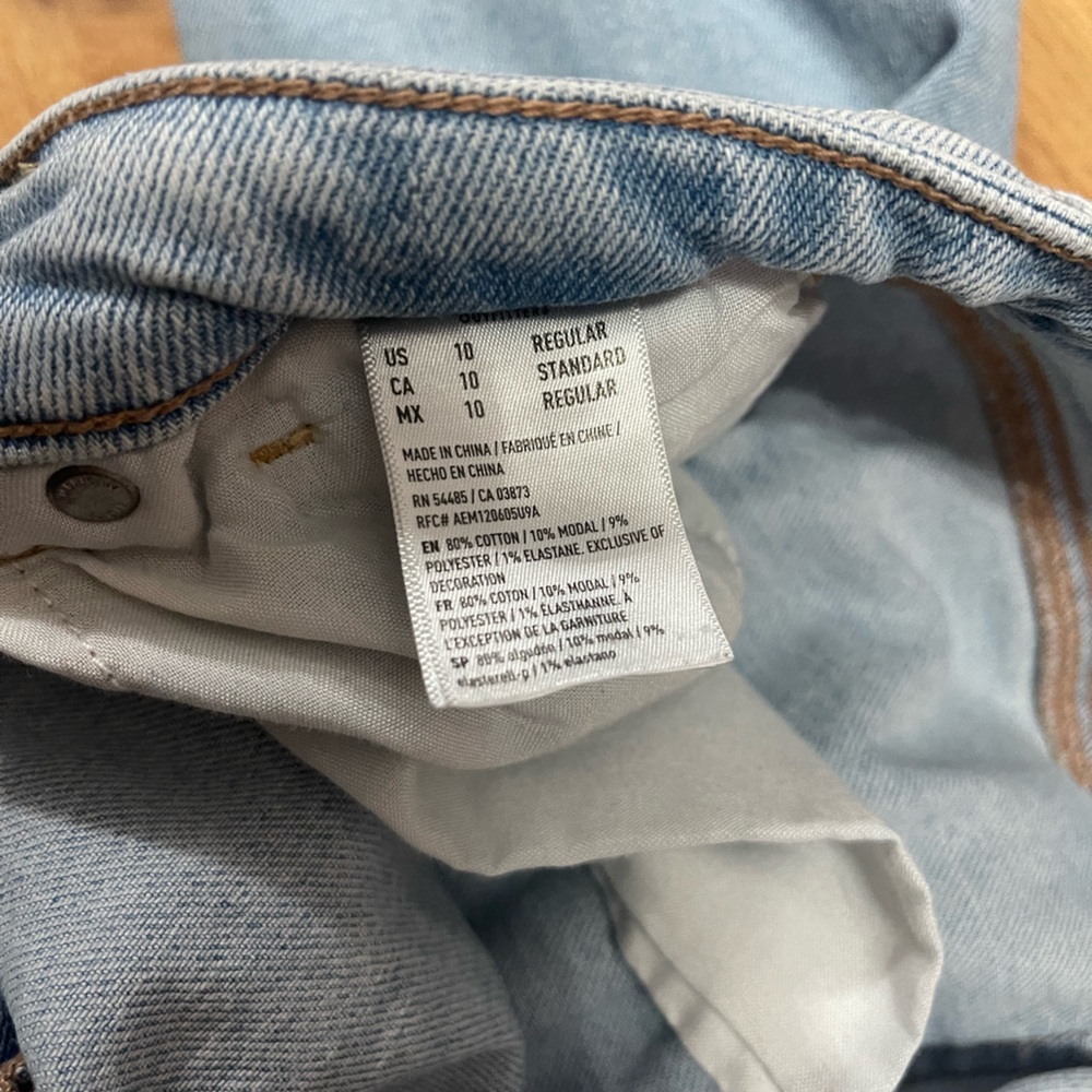 American Eagle Outfitters Light Blue Distressed Jeans - Picture 4 of 4